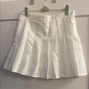 Elegant White Pleated Skirt